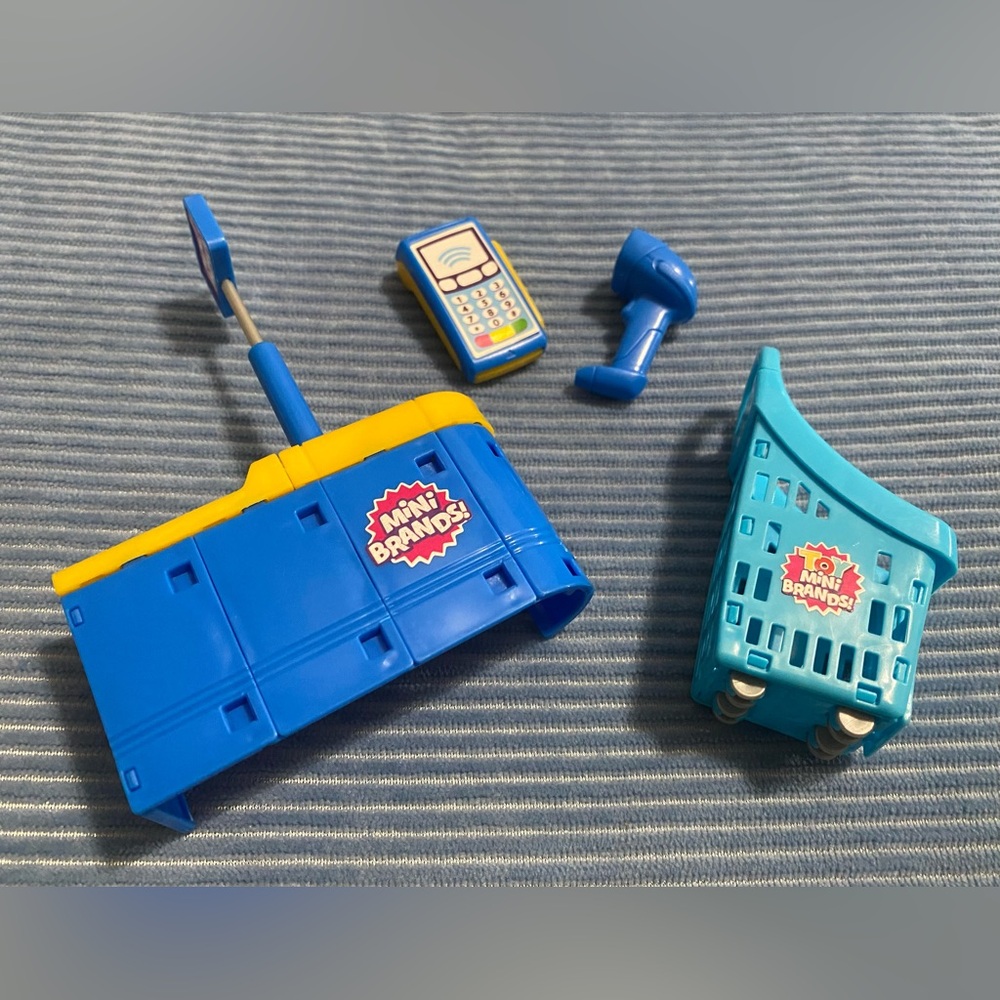 Zuru Mini Brands: Register, basket, card reader, and scanner!